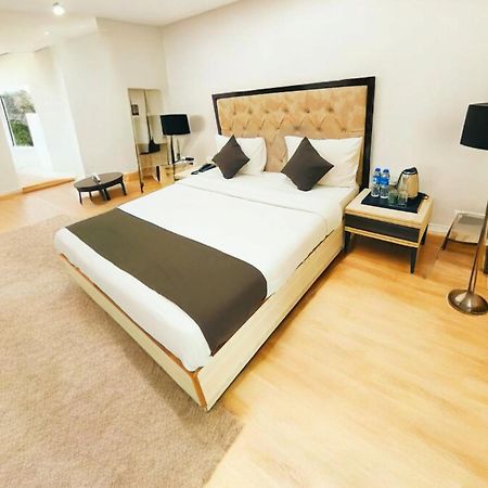 The Almora Residency - Complimentary Airport Trasnfer Hotel New Delhi Exterior photo