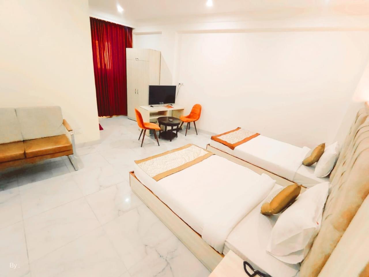 The Almora Residency - Complimentary Airport Trasnfer Hotel New Delhi Exterior photo