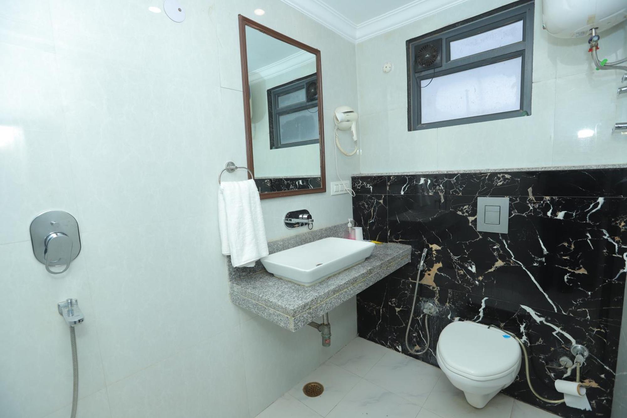 The Almora Residency - Complimentary Airport Trasnfer Hotel New Delhi Exterior photo