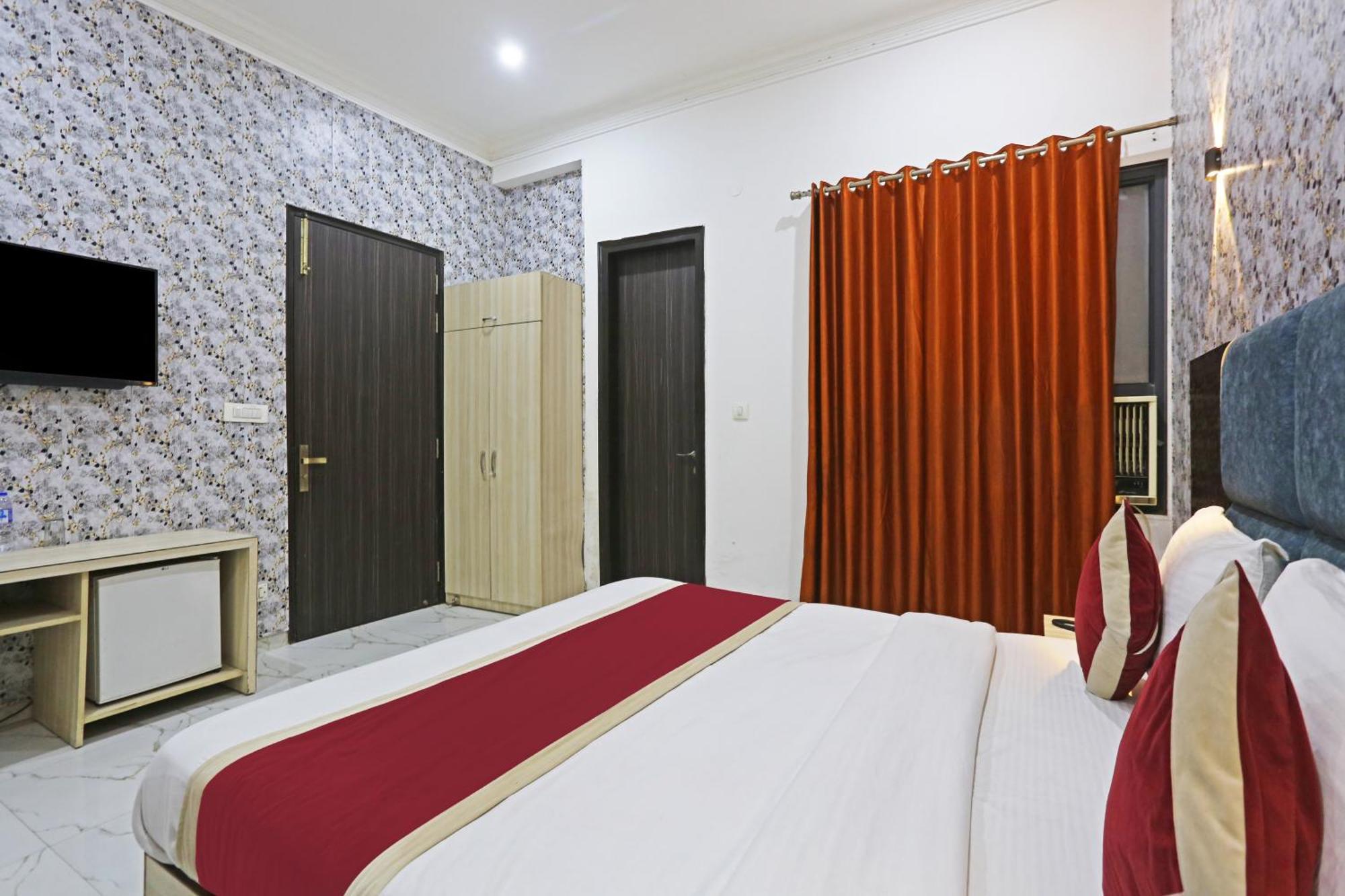 The Almora Residency - Complimentary Airport Trasnfer Hotel New Delhi Exterior photo