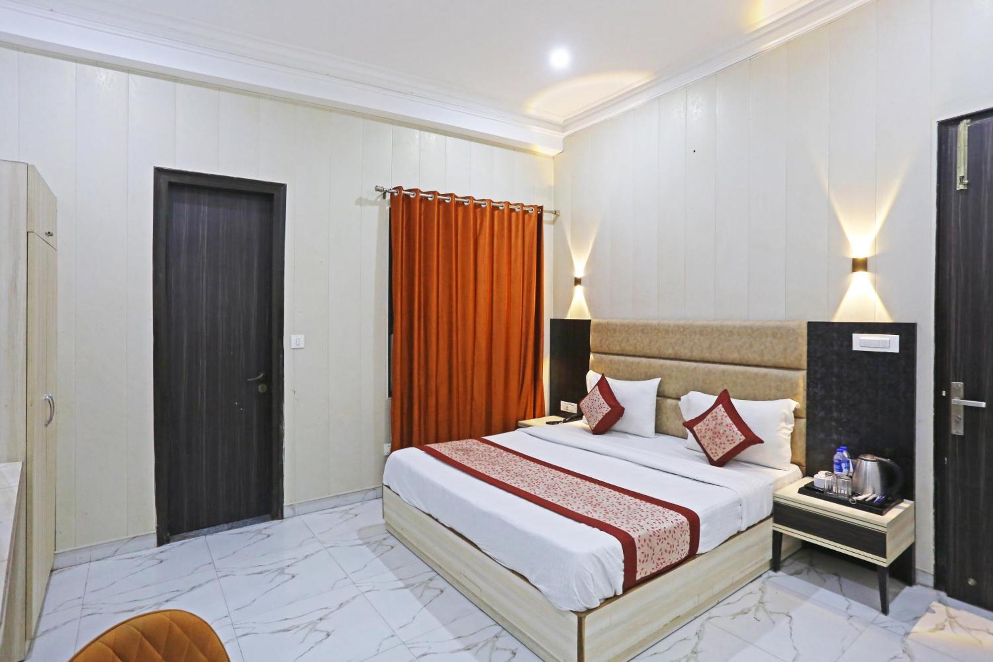 The Almora Residency - Complimentary Airport Trasnfer Hotel New Delhi Exterior photo