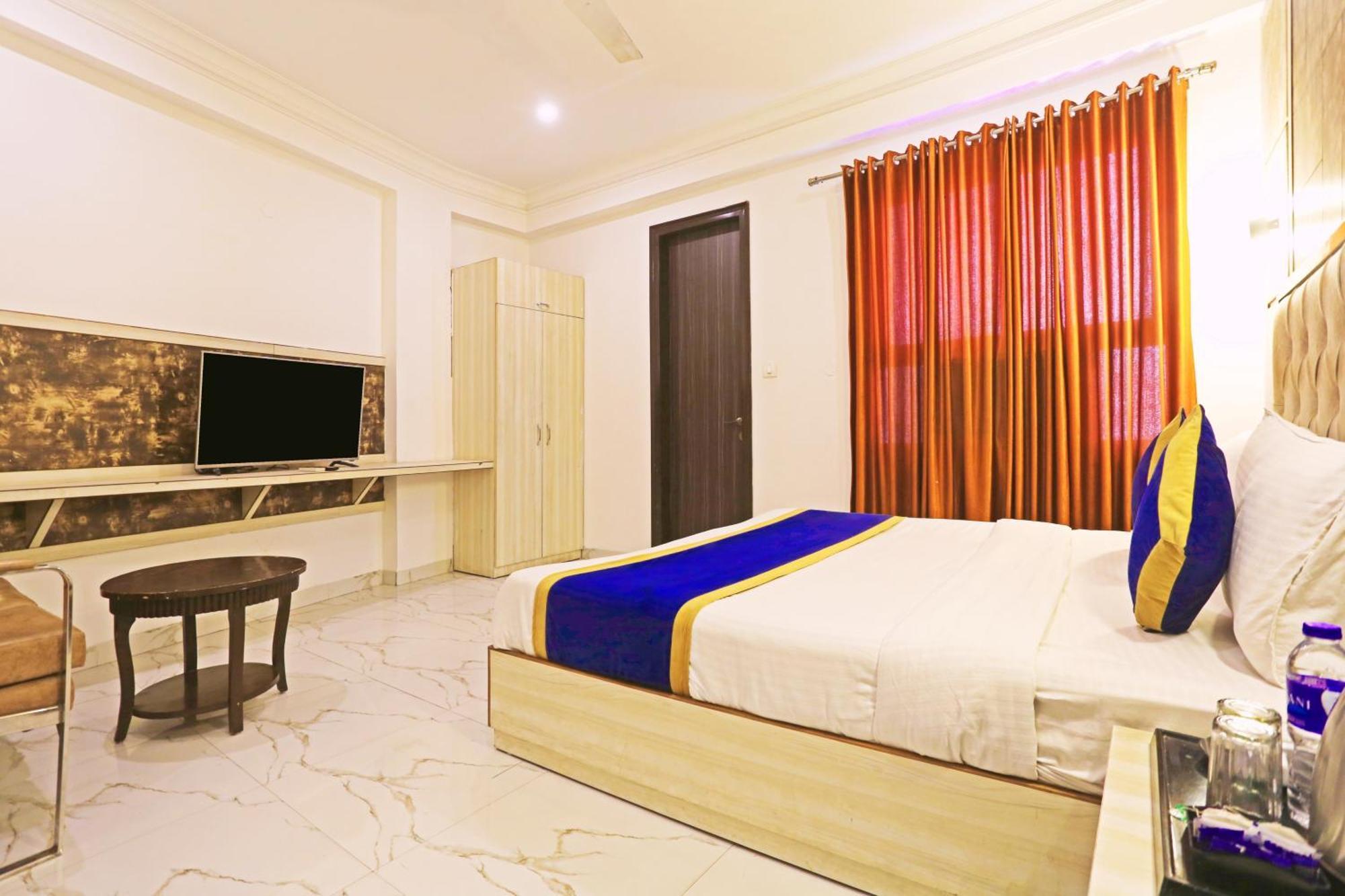 The Almora Residency - Complimentary Airport Trasnfer Hotel New Delhi Exterior photo