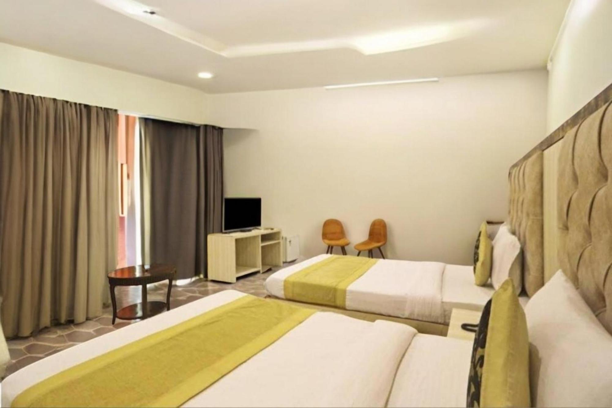 The Almora Residency - Complimentary Airport Trasnfer Hotel New Delhi Exterior photo
